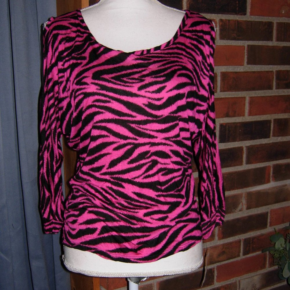 Bongo Black Fuchsia Banded Bottom Top Split Sleeves XL